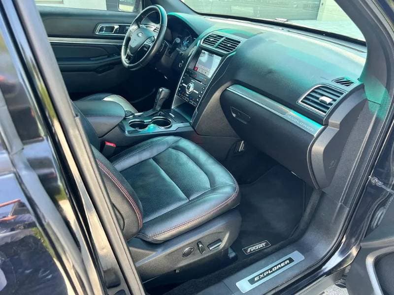 2017 Ford Explorer thumbnail 2