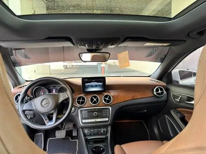 2018 Mercedes-Benz GLA thumbnail 2