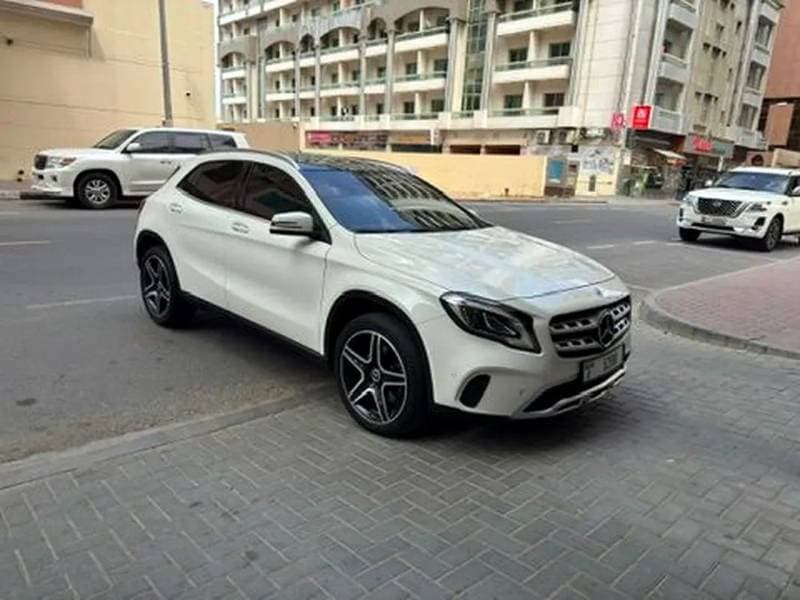 2018 Mercedes-Benz GLA thumbnail 3