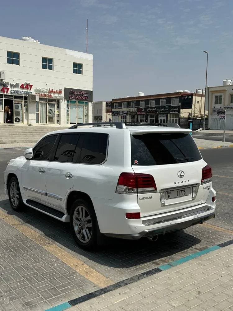 2014 Lexus LX 570 thumbnail 2