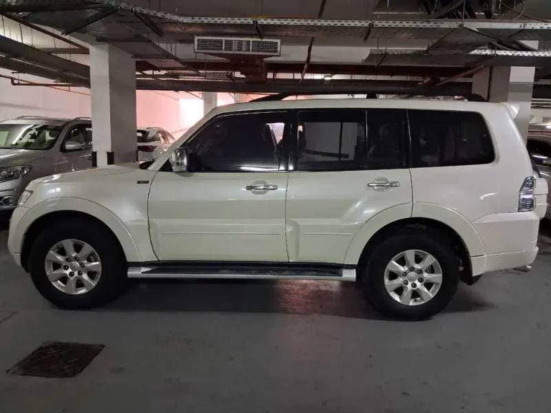 2014 Mitsubishi Pajero thumbnail 4