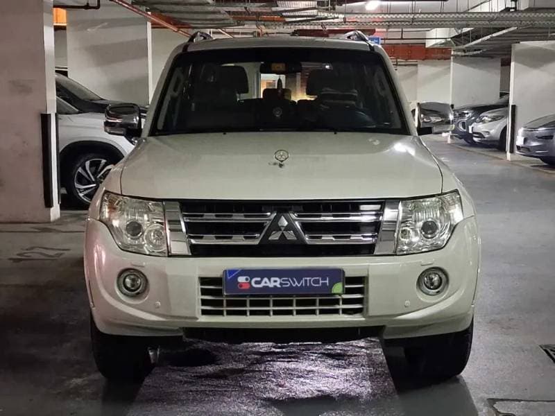 2014 Mitsubishi Pajero thumbnail 2