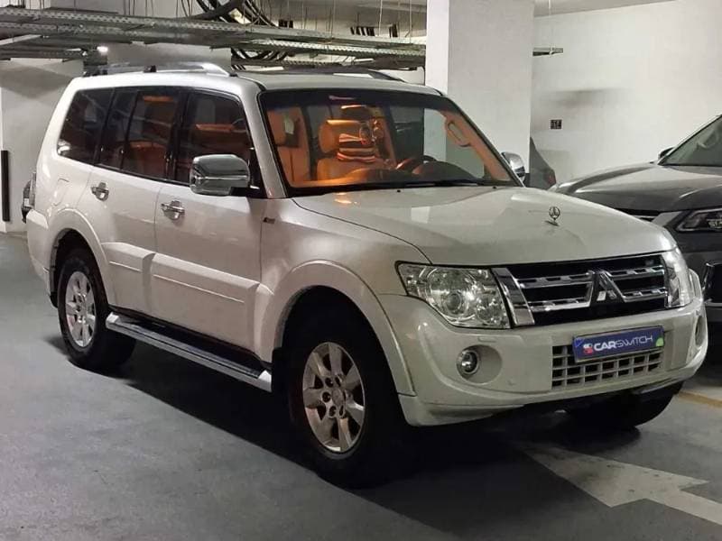2014 Mitsubishi Pajero thumbnail 3