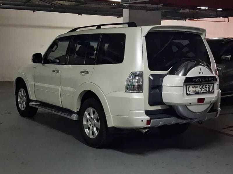 2014 Mitsubishi Pajero thumbnail 7