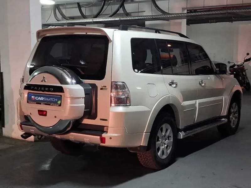 2014 Mitsubishi Pajero thumbnail 5