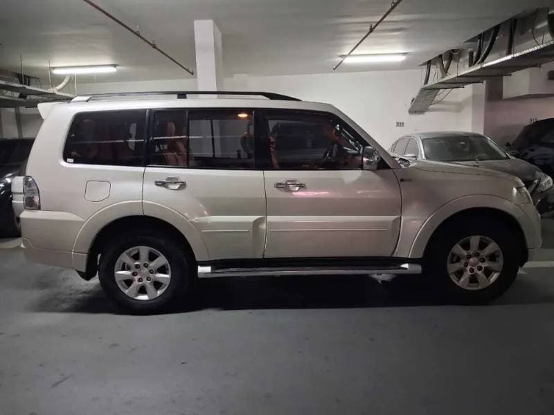 2014 Mitsubishi Pajero thumbnail 8
