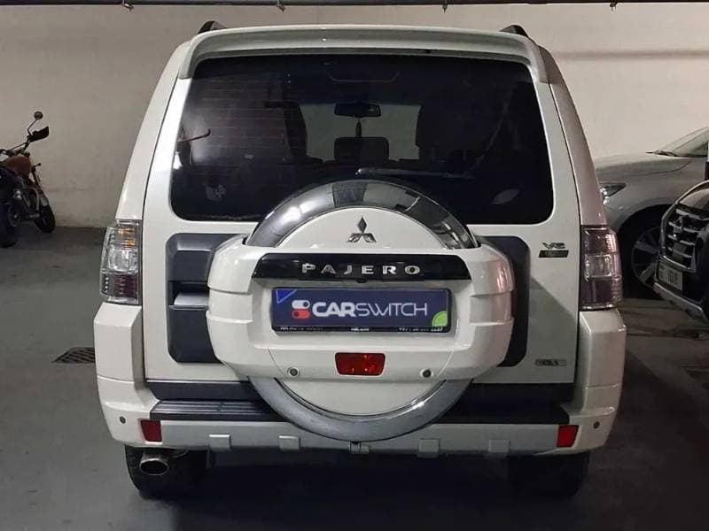 2014 Mitsubishi Pajero thumbnail 6