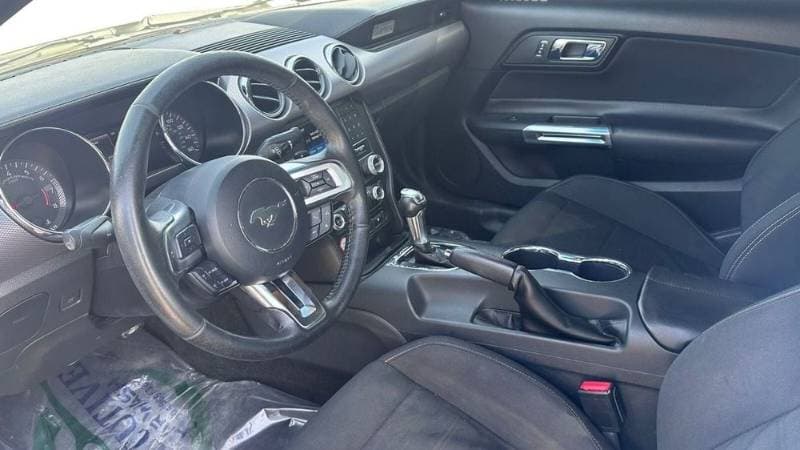 2017 Ford Mustang thumbnail 2