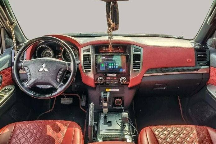 2019 Mitsubishi Pajero thumbnail 2