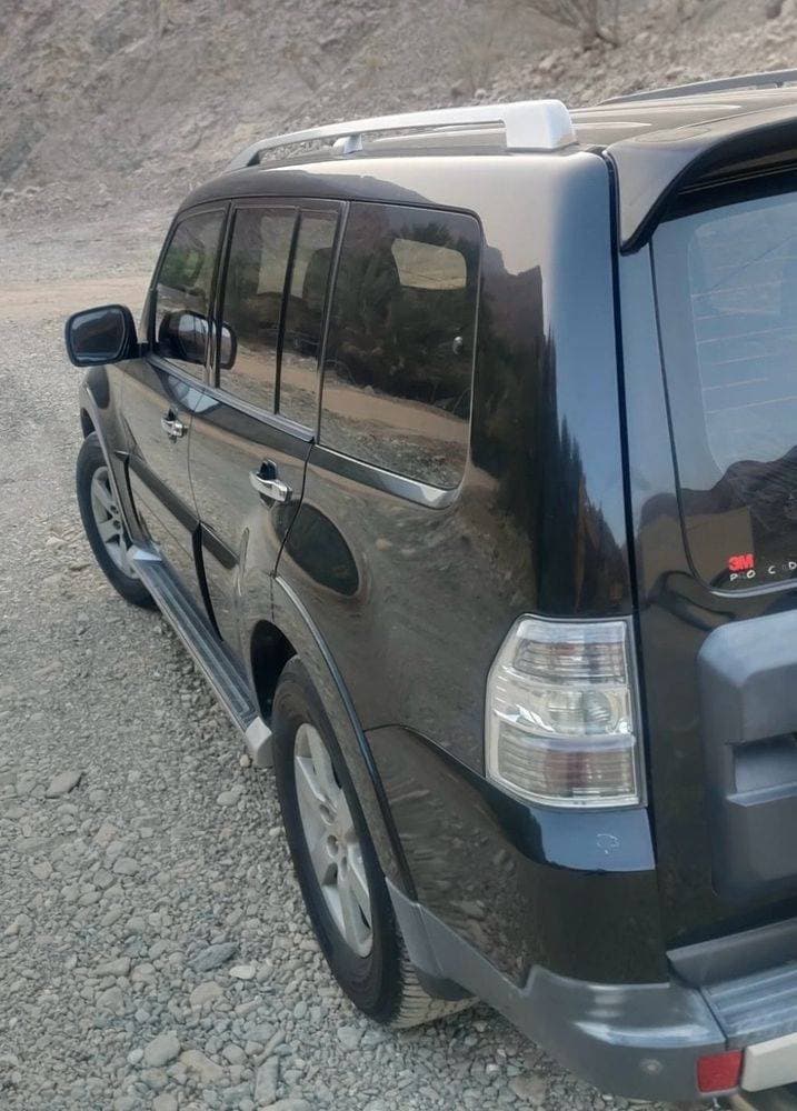 2008 Mitsubishi Pajero thumbnail 2
