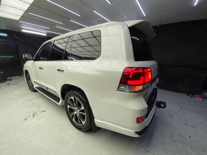 2021 Toyota Land Cruiser thumbnail 2
