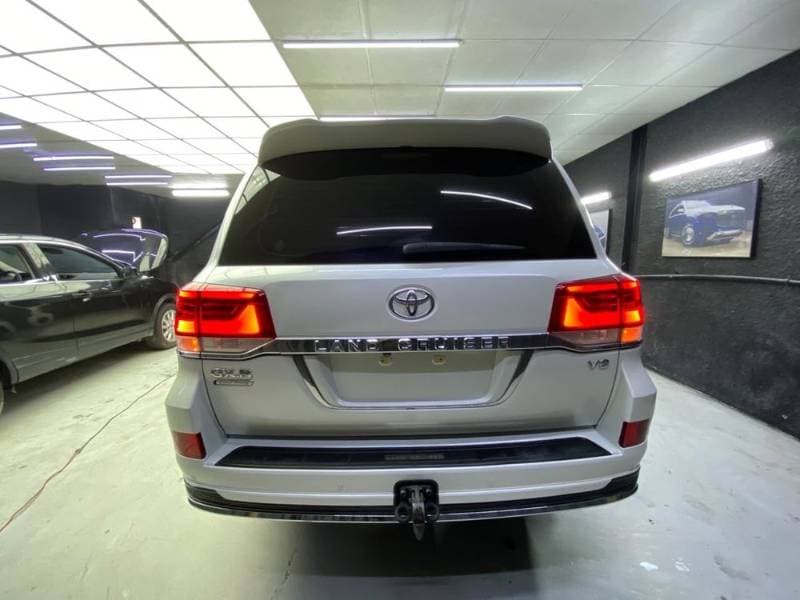 2021 Toyota Land Cruiser thumbnail 3