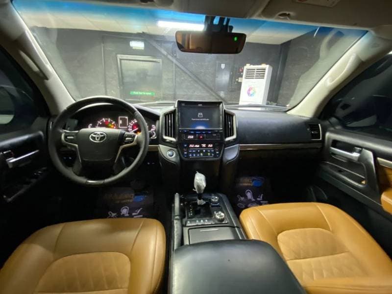 2021 Toyota Land Cruiser thumbnail 4