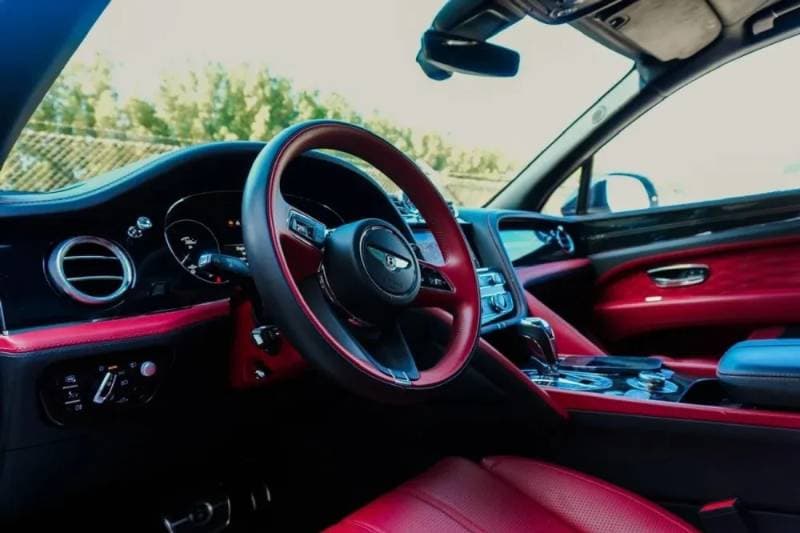 2023 Bentley Bentayga thumbnail 3