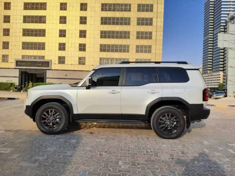 2025 Toyota Land Cruiser Prado thumbnail 4