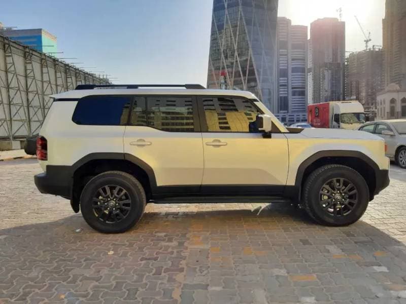 2025 Toyota Land Cruiser Prado thumbnail 8