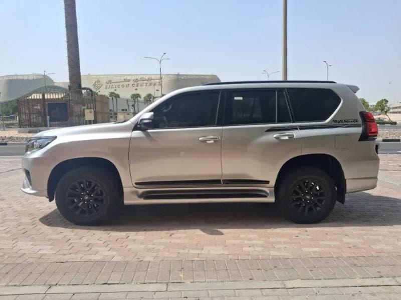 2022 Toyota Land Cruiser Prado thumbnail 4