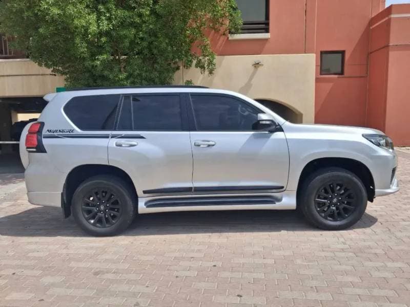 2022 Toyota Land Cruiser Prado thumbnail 8