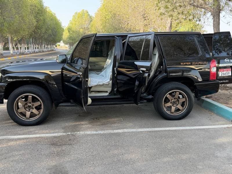 2009 Nissan Patrol Super Safari thumbnail 3