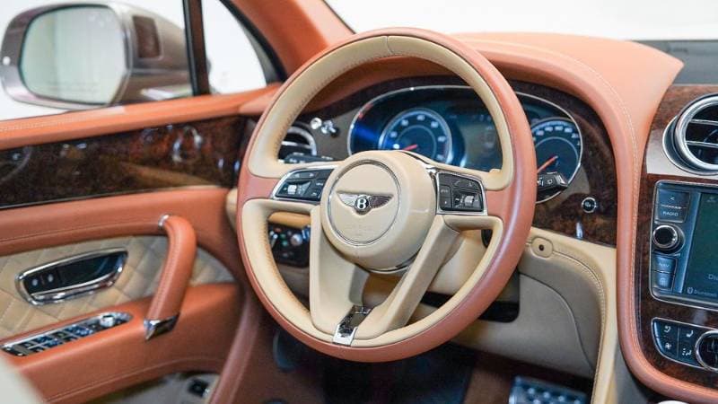 2017 Bentley Bentayga thumbnail 4