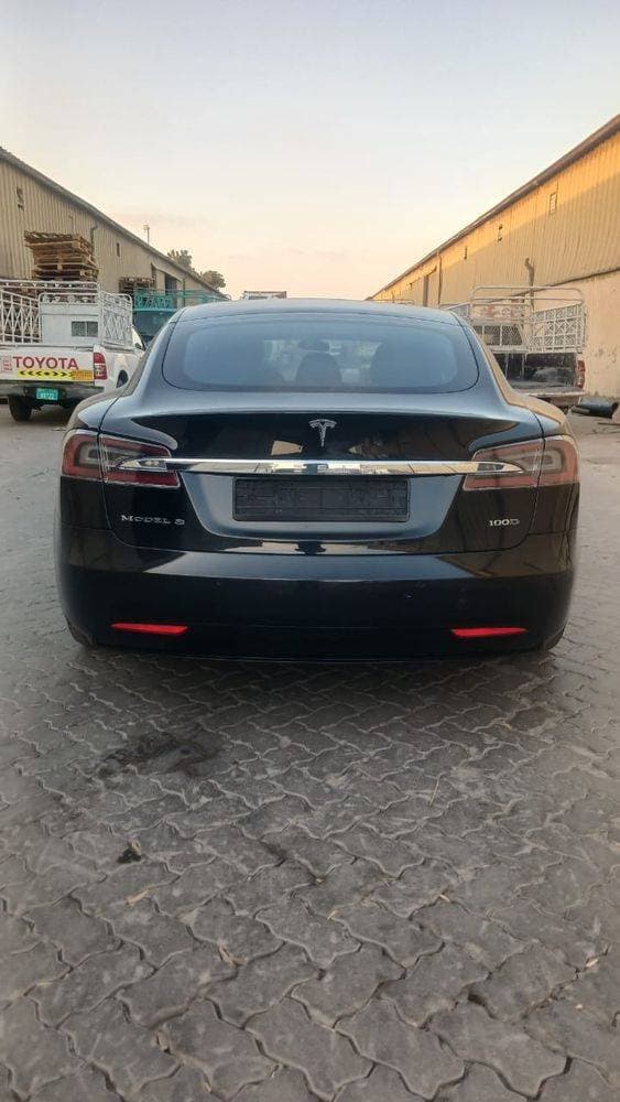 2018 Tesla Model S thumbnail 2