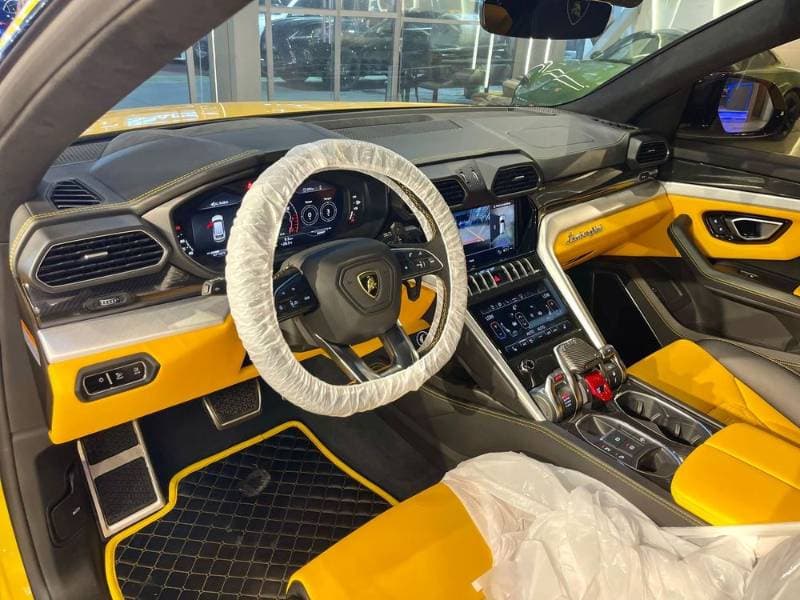 2022 Lamborghini Urus thumbnail 5