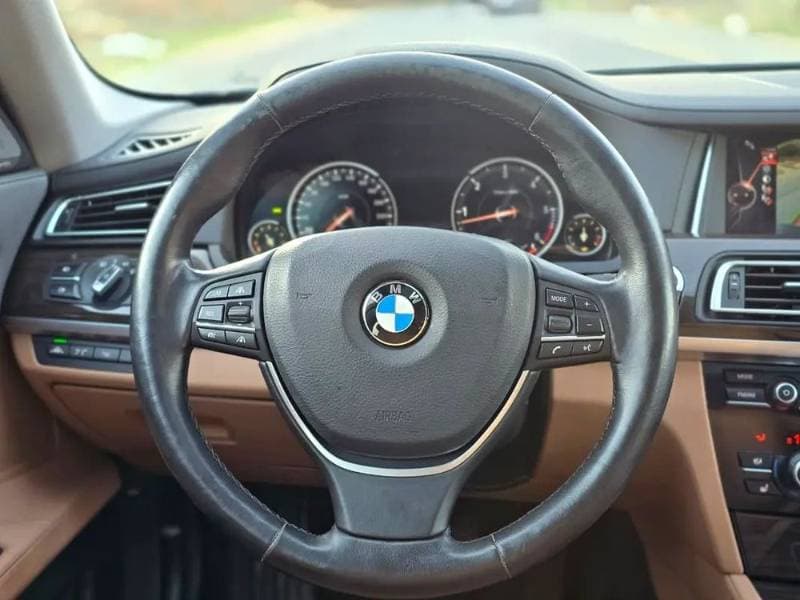 2014 BMW 7 Series thumbnail 4