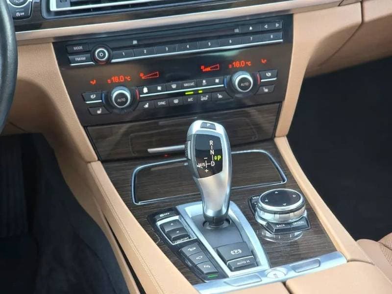 2014 BMW 7 Series thumbnail 8