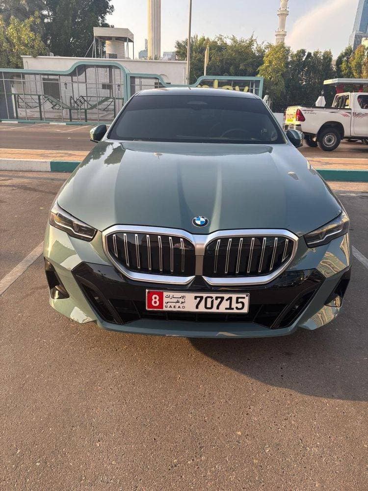 2025 BMW 5 Series thumbnail 5