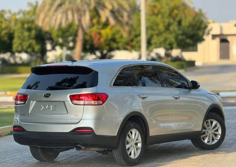 2017 Kia Sorento thumbnail 4