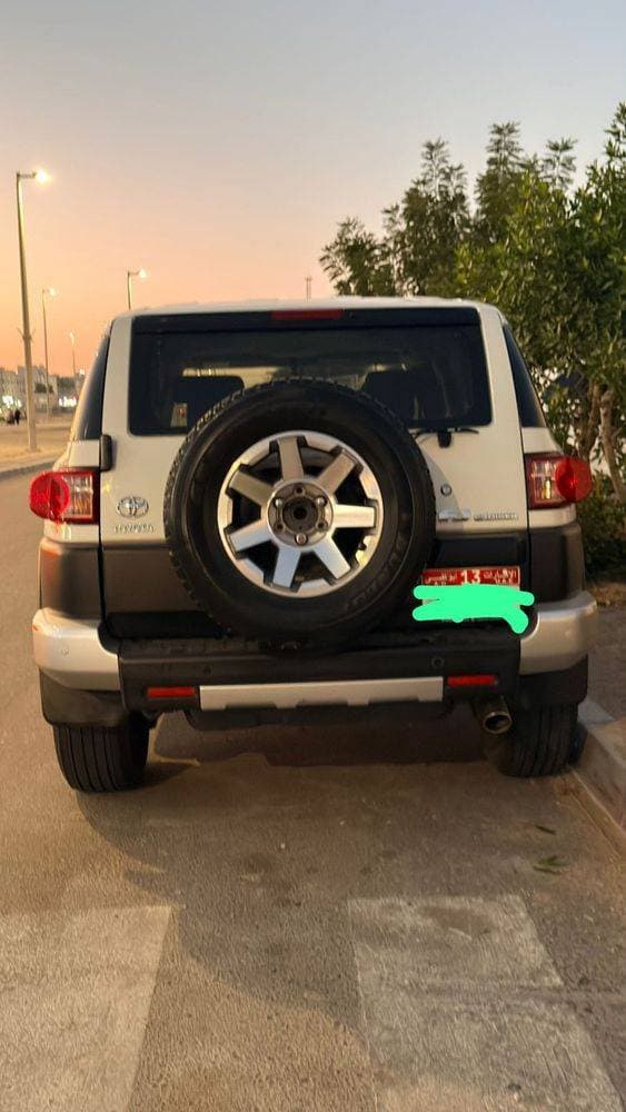 2014 Toyota FJ Cruiser thumbnail 2