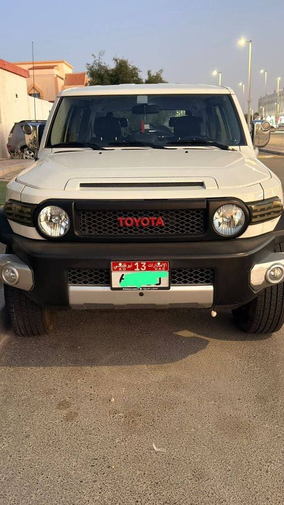 2014 Toyota FJ Cruiser thumbnail 3