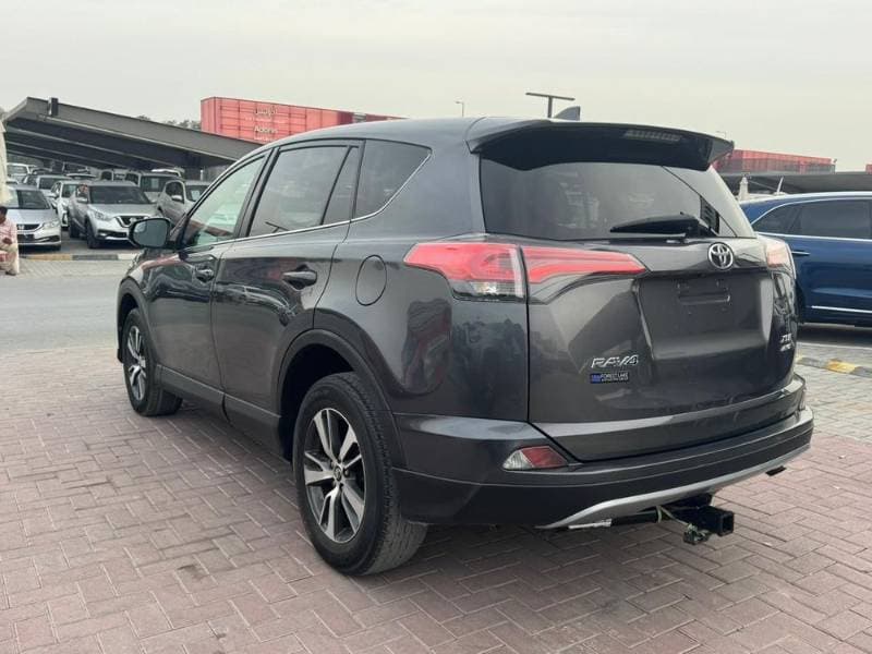 2018 Toyota Rav4 thumbnail 3