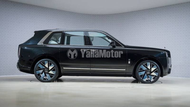 2025 Rolls Royce Cullinan thumbnail 2