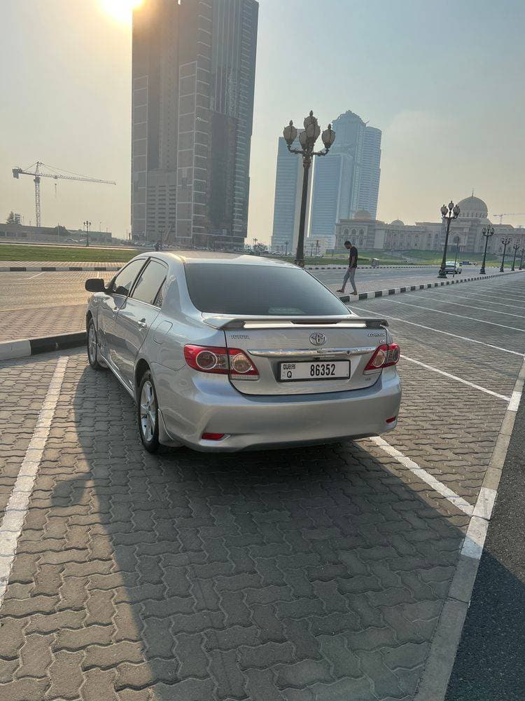 2013 Toyota Corolla thumbnail 3
