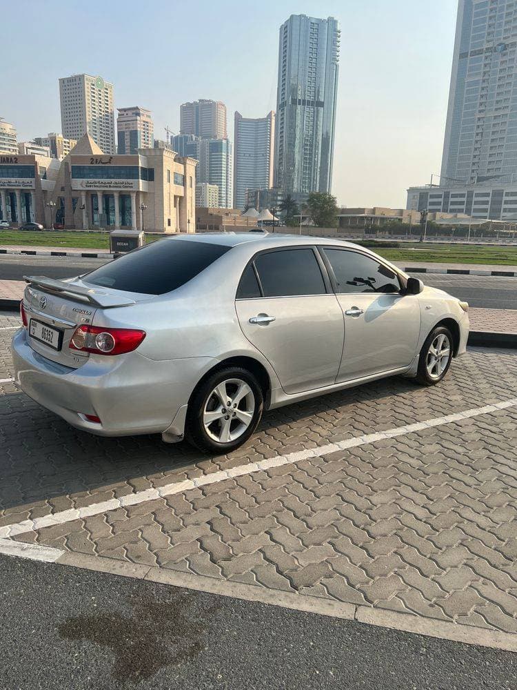 2013 Toyota Corolla thumbnail 2