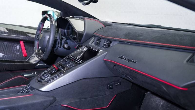 2021 Lamborghini Aventador thumbnail 6