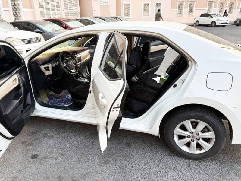 2017 Toyota Corolla thumbnail 5