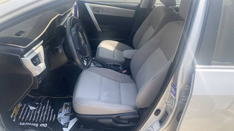 2015 Toyota Corolla thumbnail 4