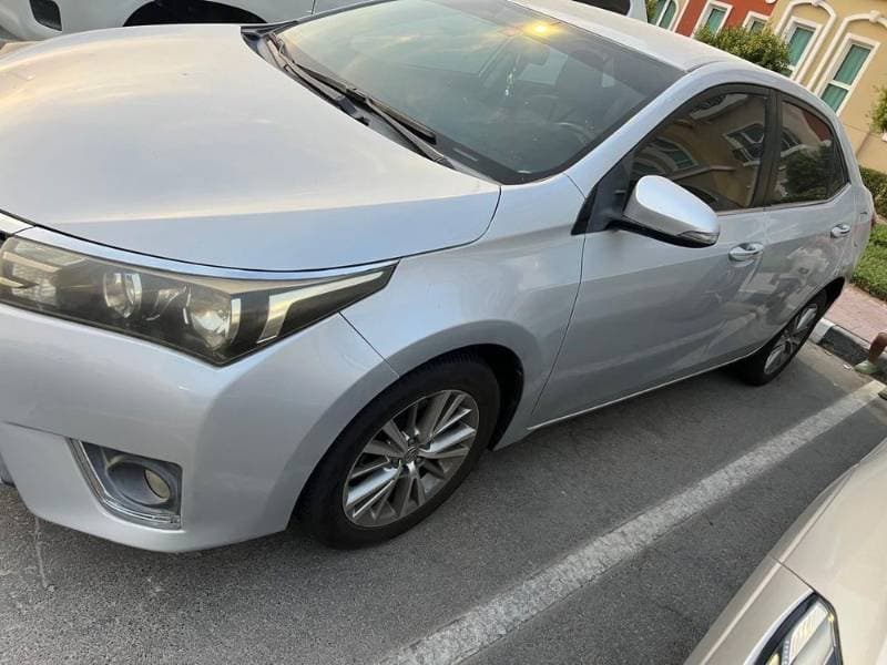 2015 Toyota Corolla thumbnail 2