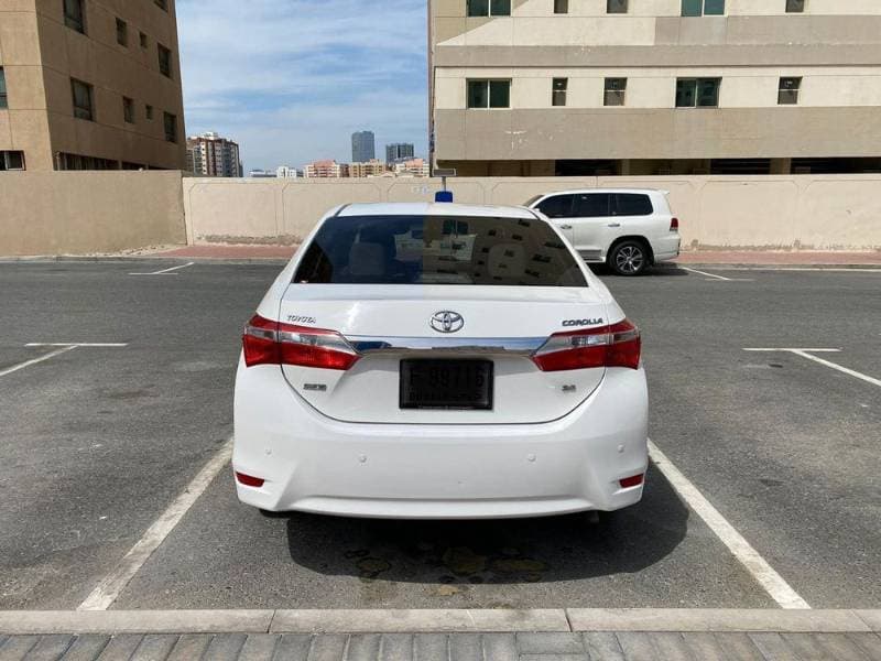 2015 Toyota Corolla thumbnail 4