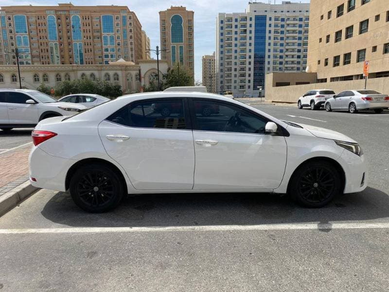 2015 Toyota Corolla thumbnail 3