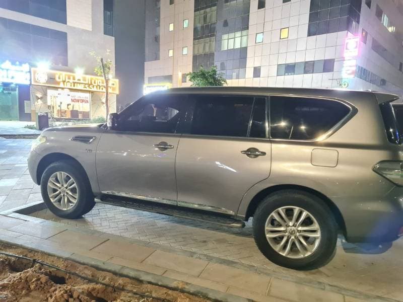 2013 Nissan Patrol thumbnail 2