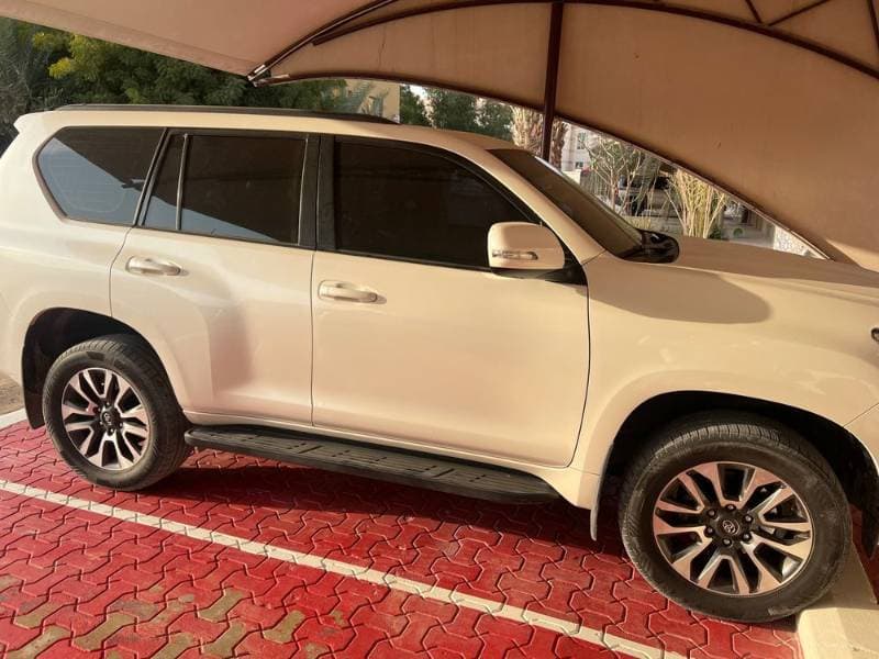2022 Toyota Land Cruiser Prado thumbnail 4