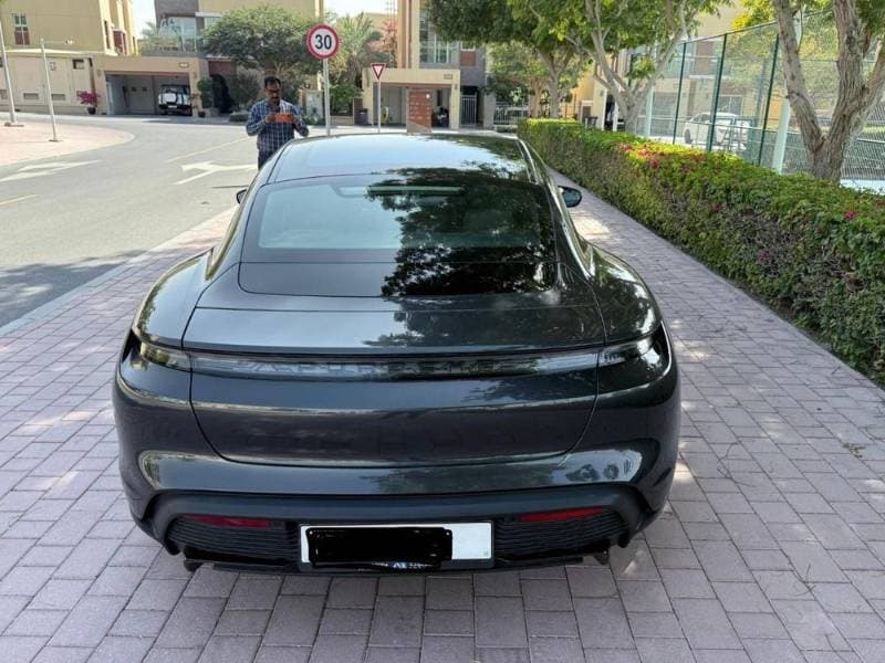 2023 Porsche Taycan thumbnail 5