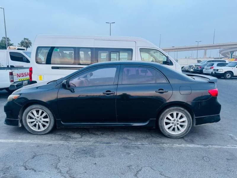 2010 Toyota Corolla thumbnail 2