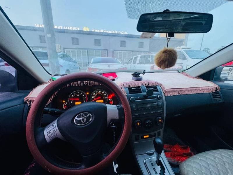 2010 Toyota Corolla thumbnail 3