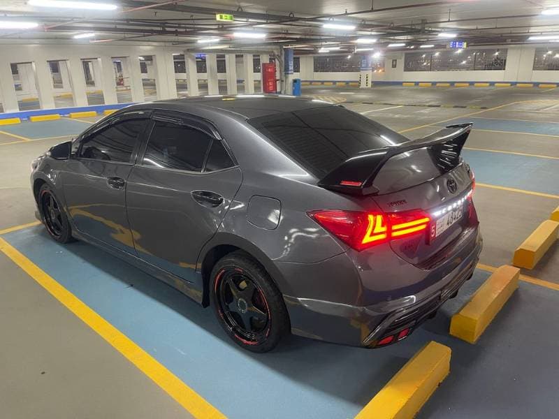 2015 Toyota Corolla thumbnail 3
