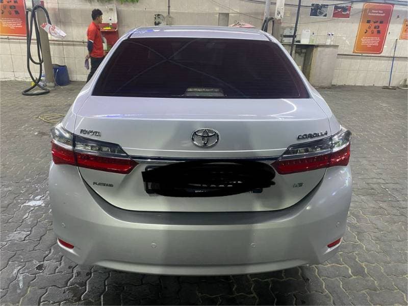 2018 Toyota Corolla thumbnail 3