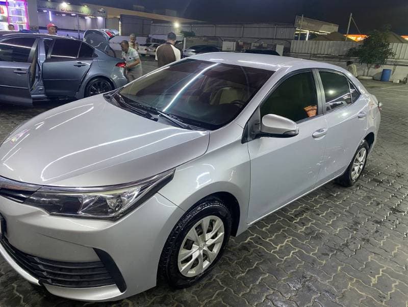 2018 Toyota Corolla thumbnail 2